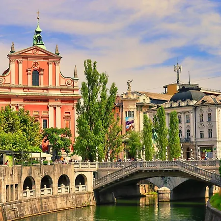 Courtyard Center * Lubiana