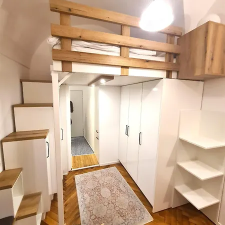 Courtyard Center Apartment